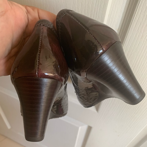 SOLD! Authentic Tory Burch Wedges - Picture 8 of 8